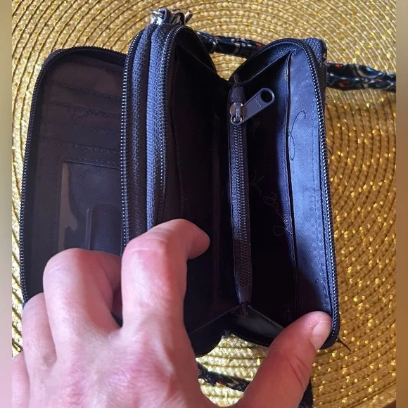 VERA BRADLEY “BLAIR” ALL IN ONE CROSSBODY/WRISTLET/WALLET. NWOT - Picture 11 of 11